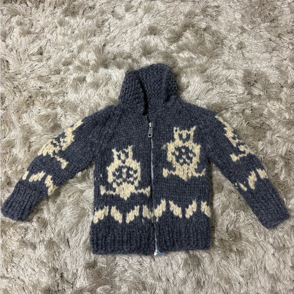 Handmade wool toddler Chunky Hooded Zip Cardigan with Cream Motif